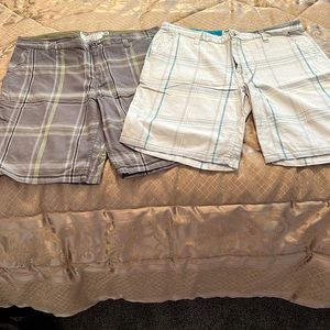Men’s Burton shorts x2